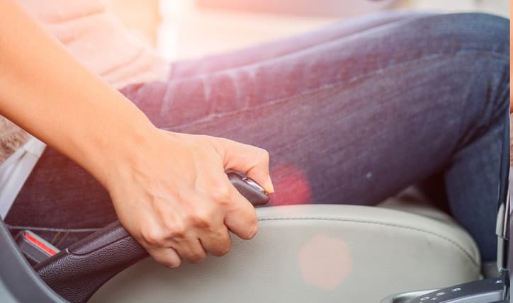 Tips de conducción: cómo funciona el freno de mano